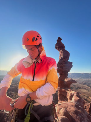 Swampy preparing to climb, pre-triumph